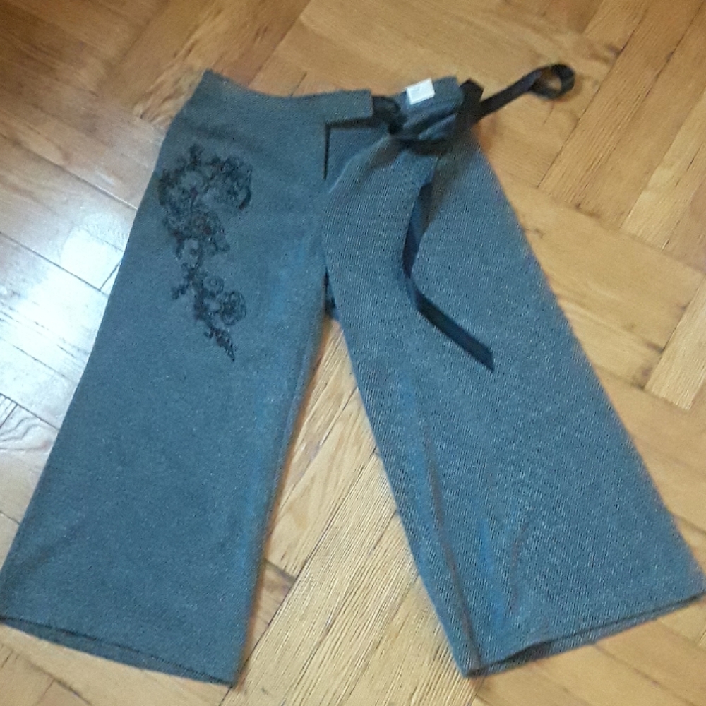 New York & Company Gaucho Pants Culottes  XS NWT